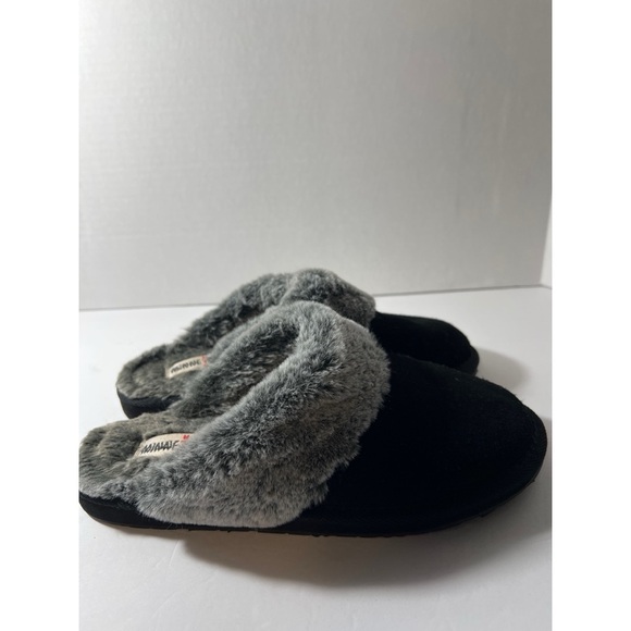 Minnetonka Cozy Black and Gray Slippers - Picture 4 of 7